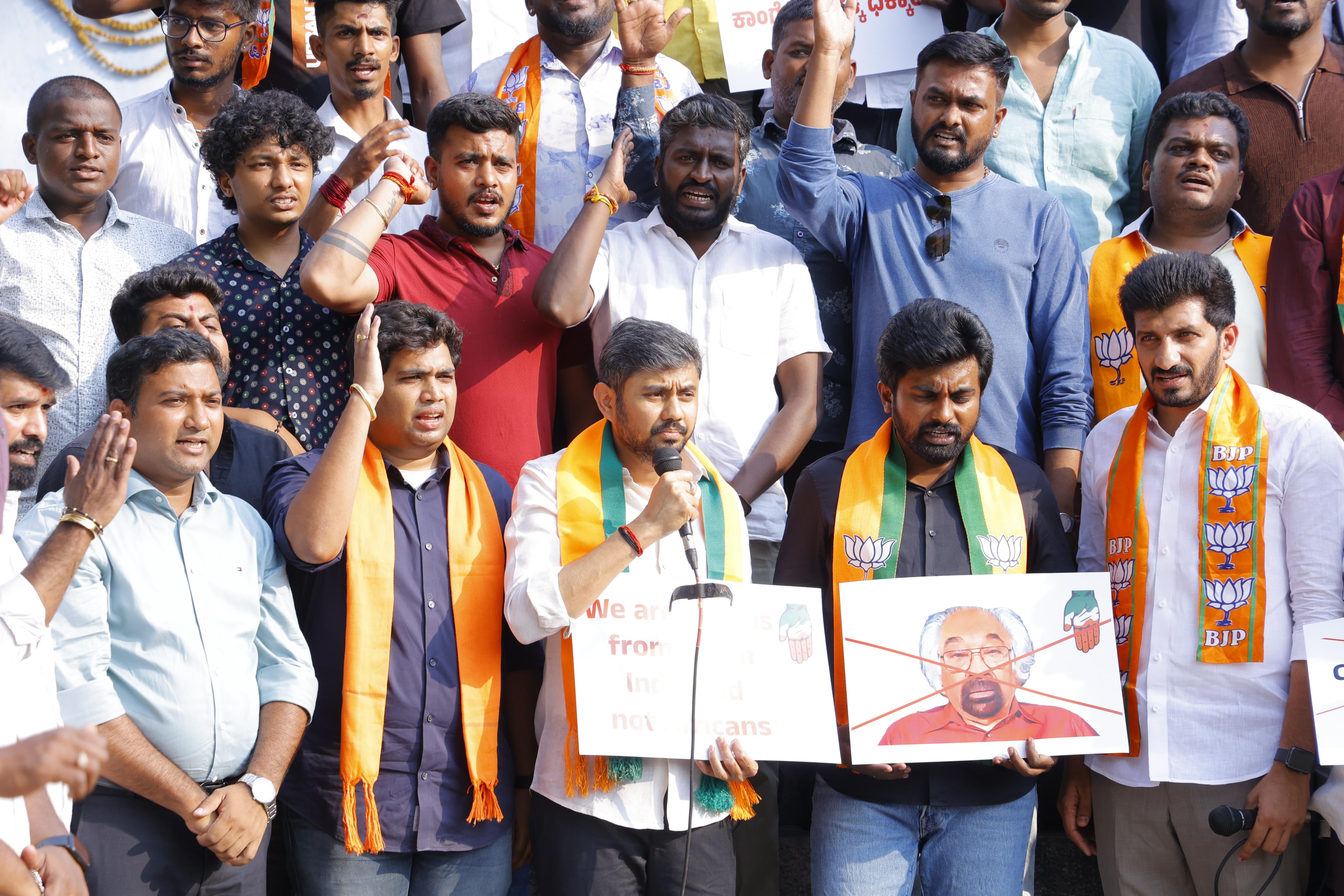 Yuvamorcha protests against Sam Pitroda's statement