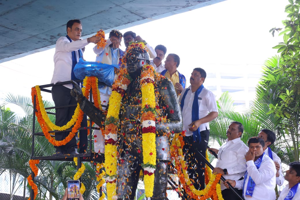 ಚಿತ್ರ ಶೀರ್ಷಿಕೆ- ಗೌರವ ನಮನ