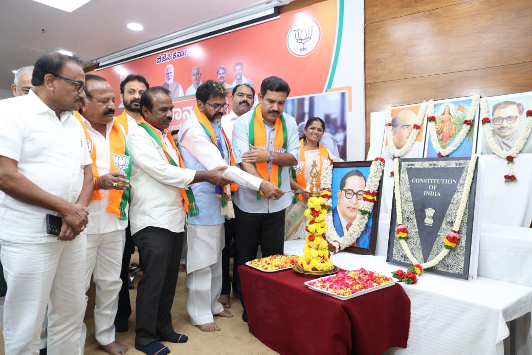 ಸಂವಿಧಾನಕ್ಕೆ ಸಂಪೂರ್ಣ ಗೌರವ ತಂದು ಕೊಟ್ಟ ನರೇಂದ್ರ ಮೋದಿಜೀ ಕಾಂಗ್ರೆಸ್ಸಿಗರಿಂದ ಸಂವಿಧಾನದ ರಕ್ಷಕರಂತೆ, ಸಂವಿಧಾನ ಪ್ರತಿಪಾದಕರಂತೆ ಕಪಟ ನಾಟಕ: ವಿಜಯೇಂದ್ರ