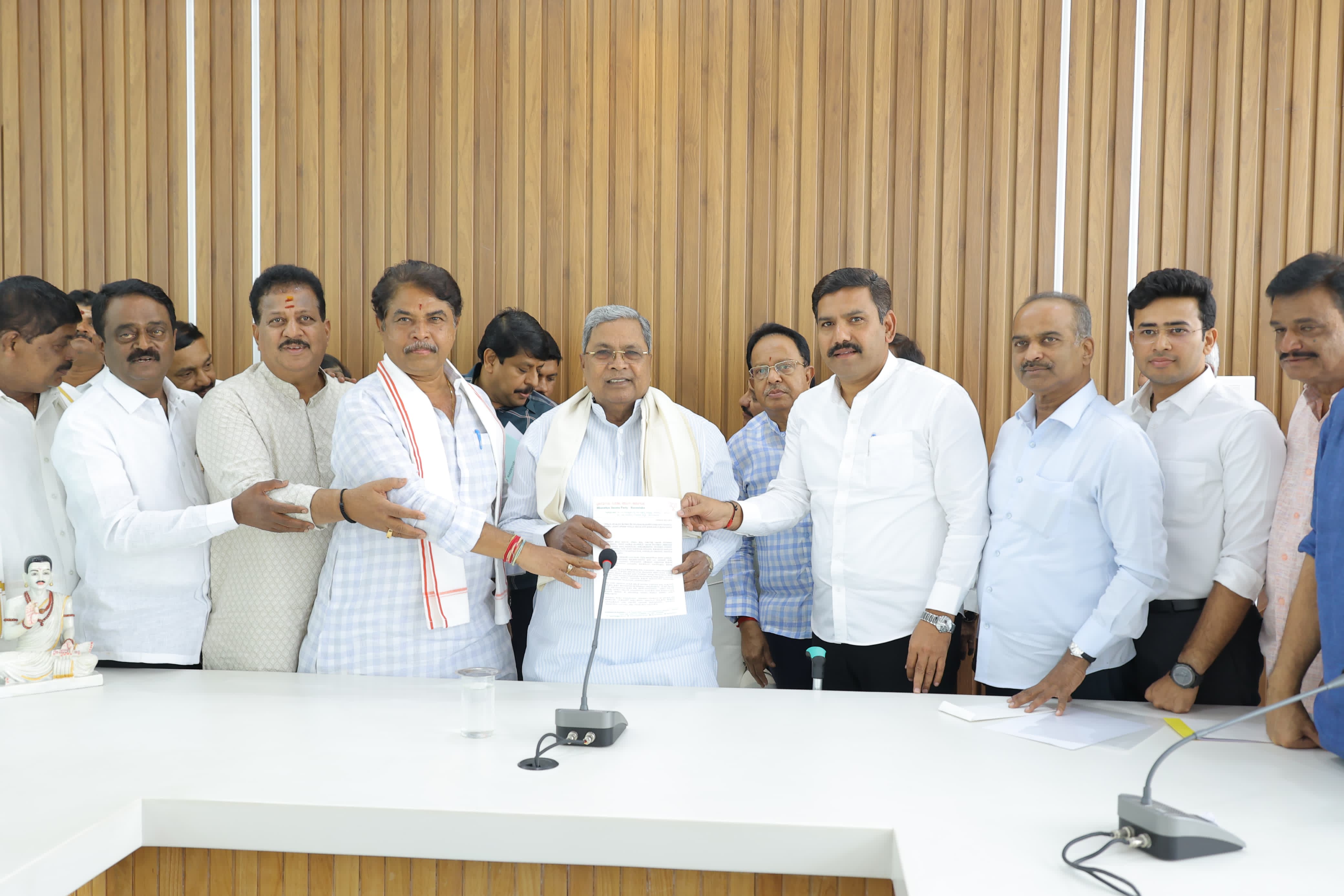 BJP delegation appeals to Chief Minister to fulfill various demands including development grants