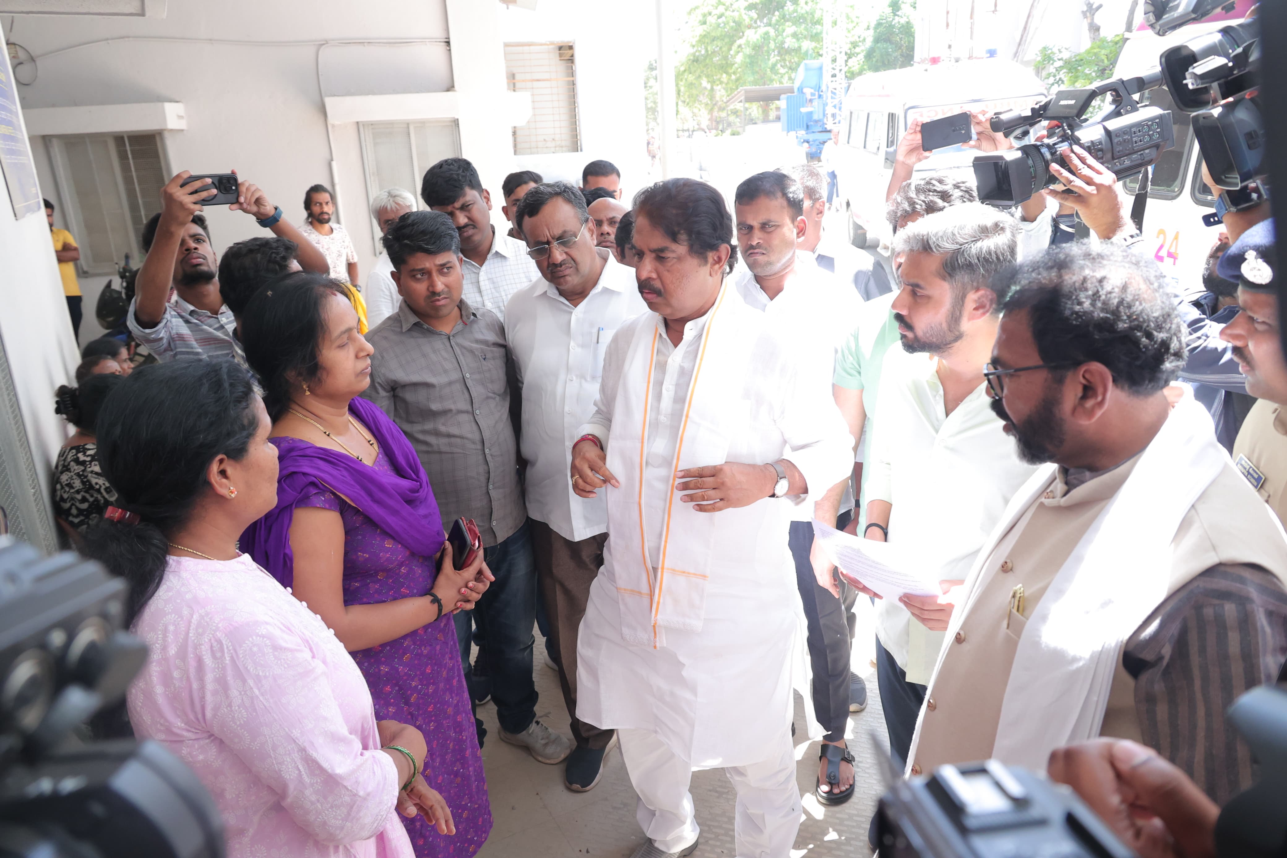 CBI probe into Vinay Somaiya's death case - Chalavadi Narayanaswamy demands