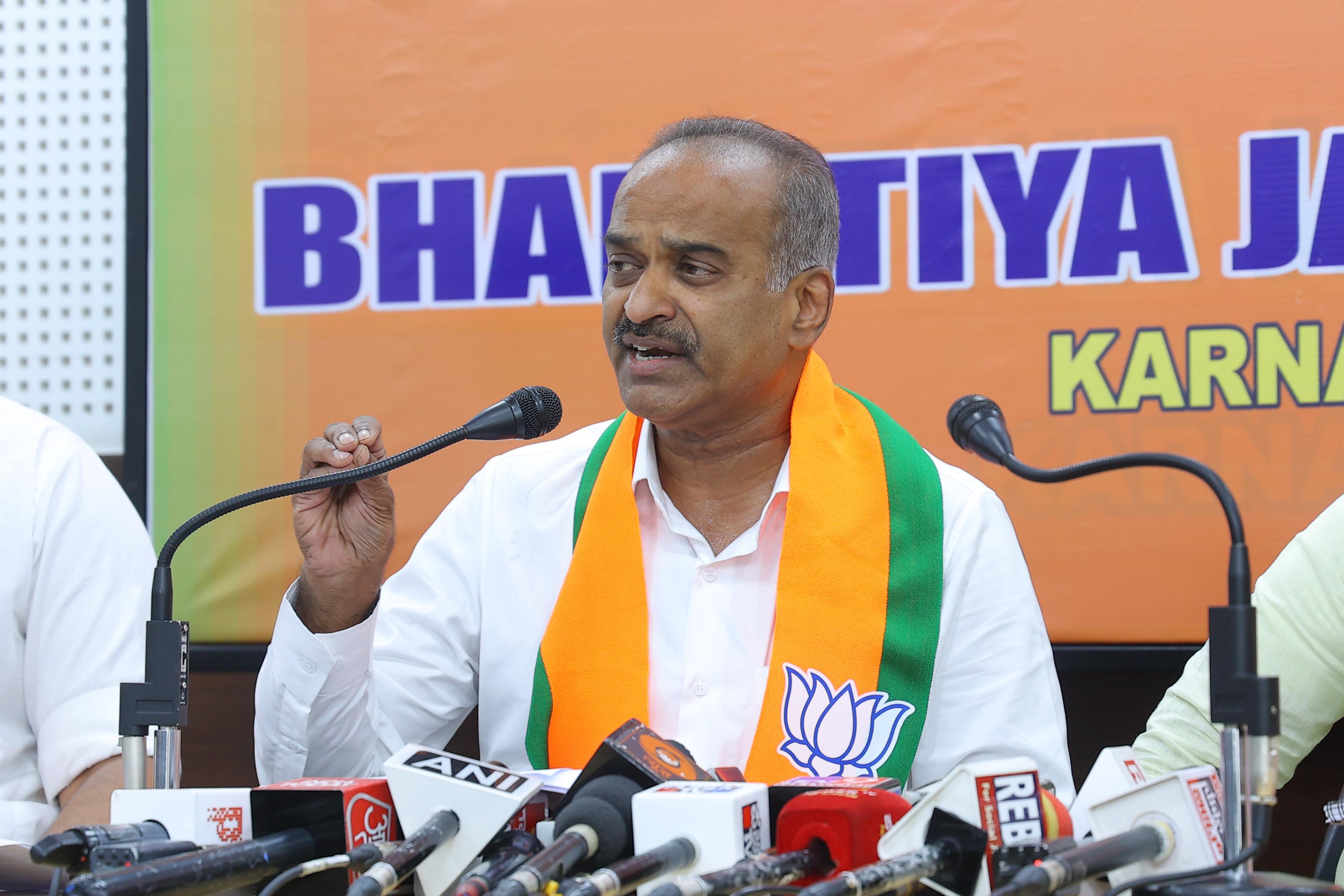 Press Conference: MPs Shri P. C. Mohan, Shri Yaduveer Wodeyar, Chief Whip of the Opposition in the Legislative Council Shri N. Ravikumar, leaders Dr. Rajanandini Kagodu and OBC Morcha State General Secretary Shri Somashekar